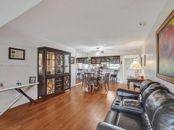 1502 Whitehall Dr 305, Davie FL 33324