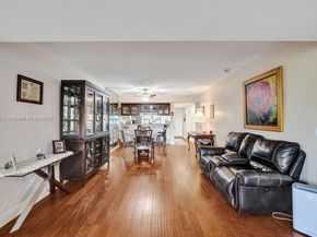 1502 Whitehall Dr 305, Davie FL 33324