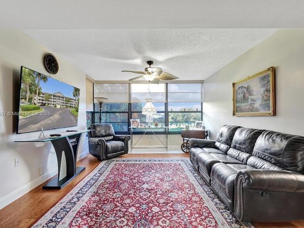 1502 Whitehall Dr 305, Davie FL 33324