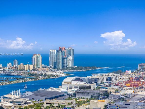 159 NE 6th St 4007, Miami FL 33132