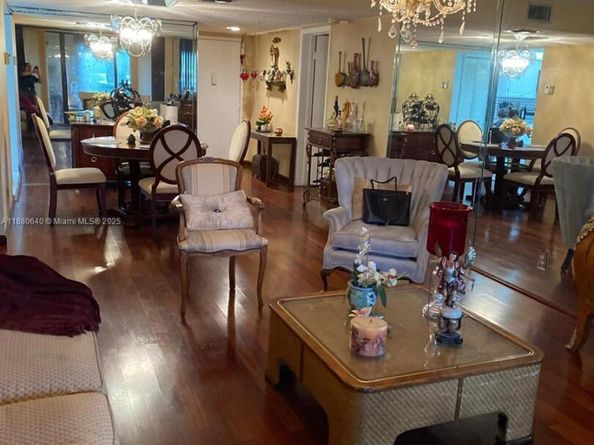 16325 Golf Club Rd 102, Weston FL 33326