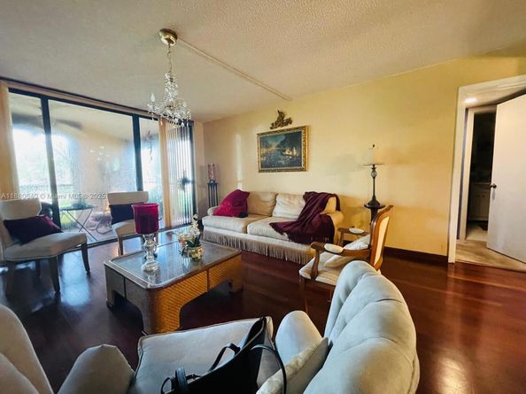 16325 Golf Club Rd 102, Weston FL 33326