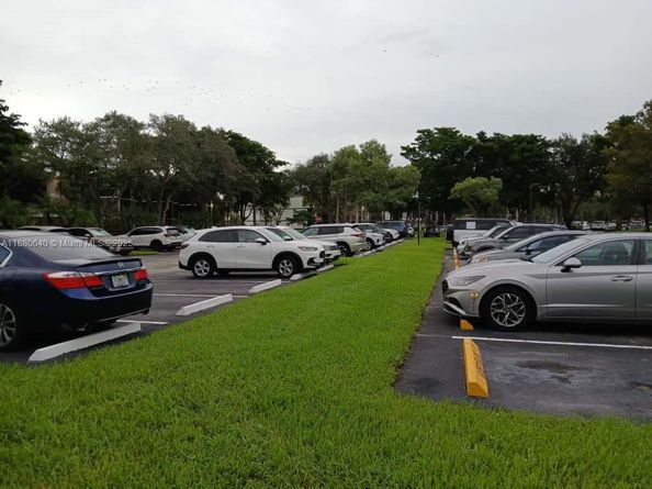 16325 Golf Club Rd 102, Weston FL 33326