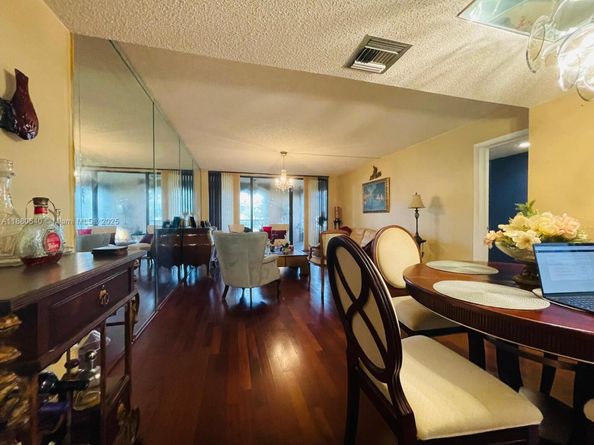 16325 Golf Club Rd 102, Weston FL 33326