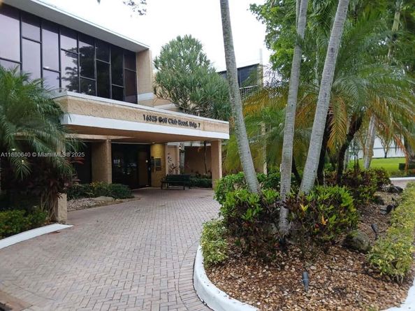 16325 Golf Club Rd 102, Weston FL 33326