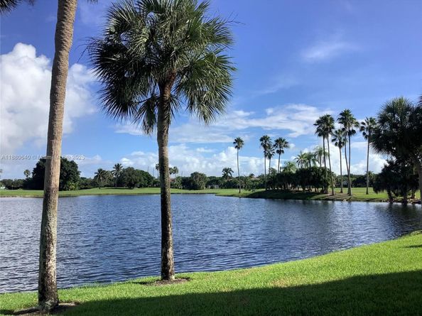 16325 Golf Club Rd 102, Weston FL 33326