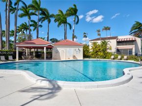 20120 NE 3rd Ct 8, Miami FL 33179