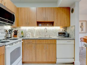 20120 NE 3rd Ct 8, Miami FL 33179