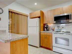 20120 NE 3rd Ct 8, Miami FL 33179