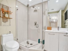 45 SW 9th St 4004, Miami FL 33130