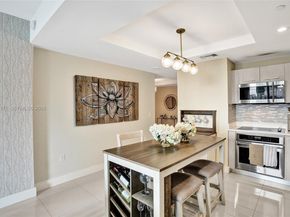 45 SW 9th St 4004, Miami FL 33130