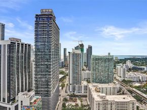 45 SW 9th St 4004, Miami FL 33130