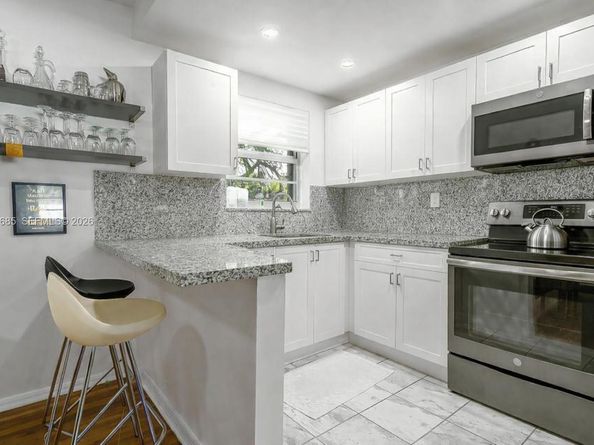 5565 SW 80th St D, Miami FL 33143
