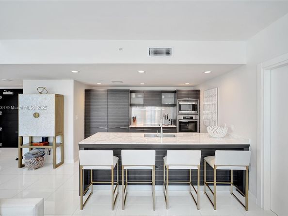 200 Biscayne Boulevard Way 505, Miami FL 33131