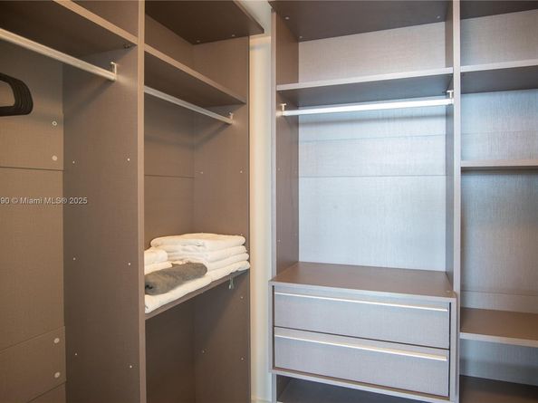 460 NE 28th St 805, Miami FL 33137