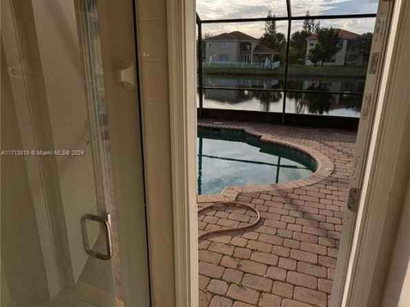 760 SW 190th Ave, Pembroke Pines FL 33029