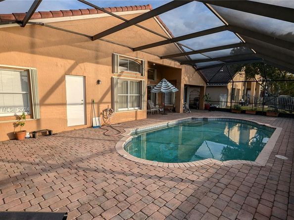 760 SW 190th Ave, Pembroke Pines FL 33029