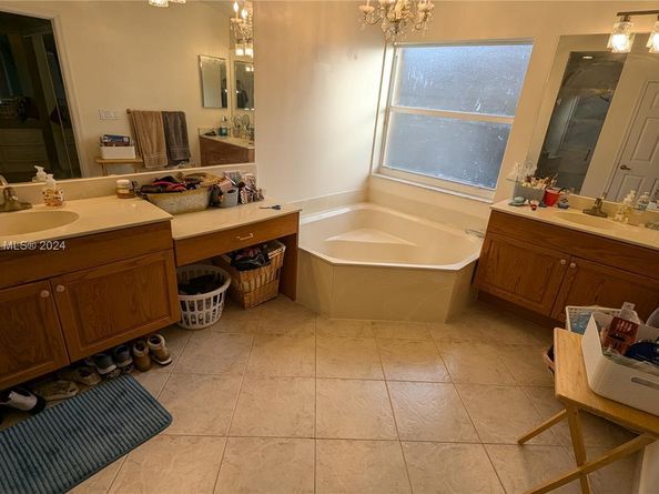 760 SW 190th Ave, Pembroke Pines FL 33029