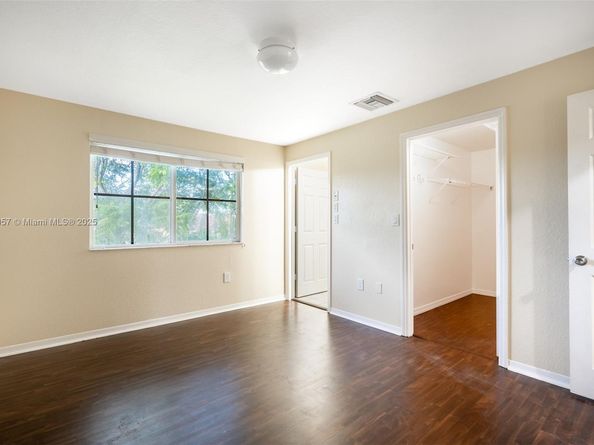 6051 SW 19th Pl, North Lauderdale FL 33068