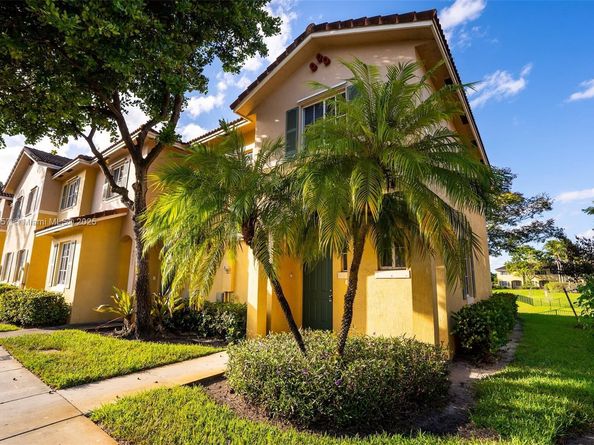 6051 SW 19th Pl, North Lauderdale FL 33068