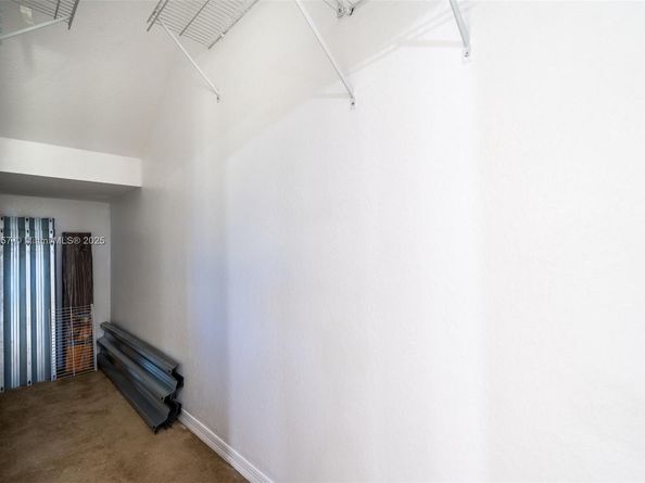 6051 SW 19th Pl, North Lauderdale FL 33068