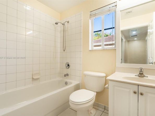 6051 SW 19th Pl, North Lauderdale FL 33068