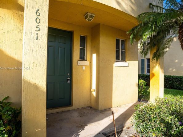 6051 SW 19th Pl, North Lauderdale FL 33068
