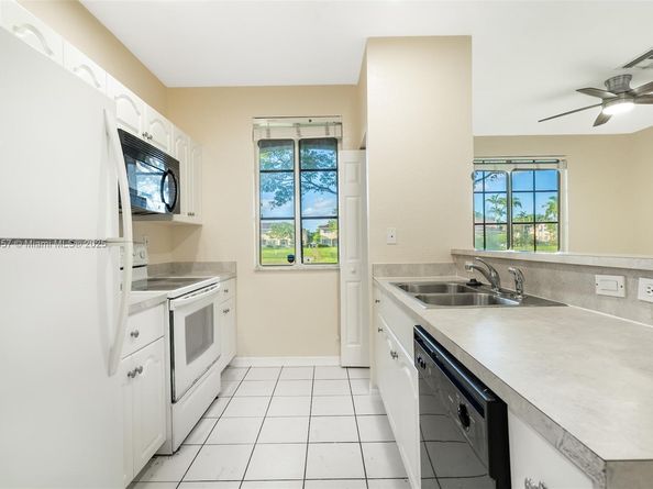 6051 SW 19th Pl, North Lauderdale FL 33068