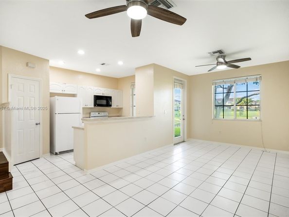 6051 SW 19th Pl, North Lauderdale FL 33068