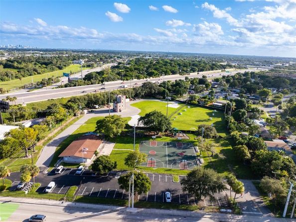 6051 SW 19th Pl, North Lauderdale FL 33068