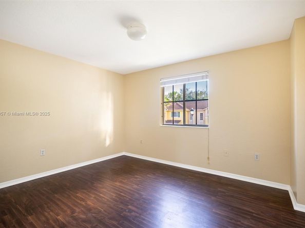 6051 SW 19th Pl, North Lauderdale FL 33068