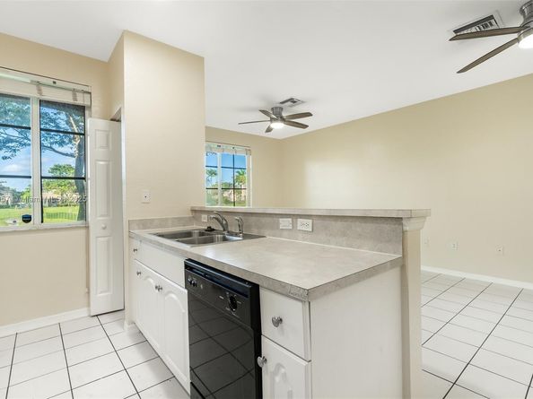 6051 SW 19th Pl, North Lauderdale FL 33068