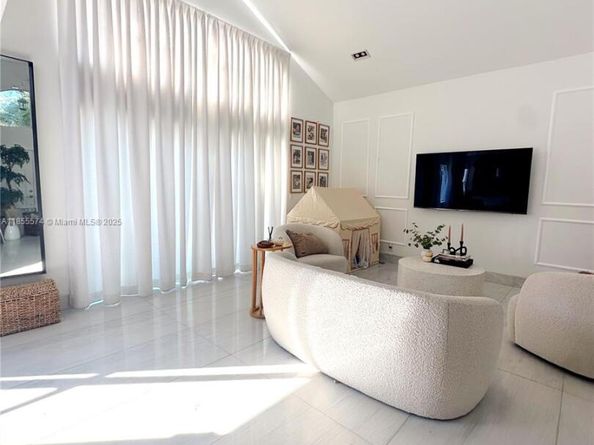 3340 SW 50th St, Hollywood FL 33312