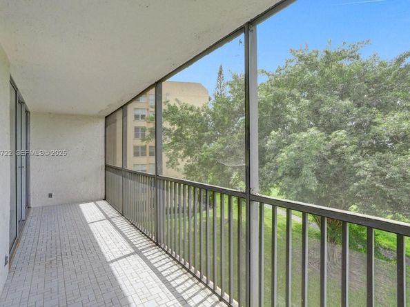 3821 Environ Blvd 403, Lauderhill FL 33319