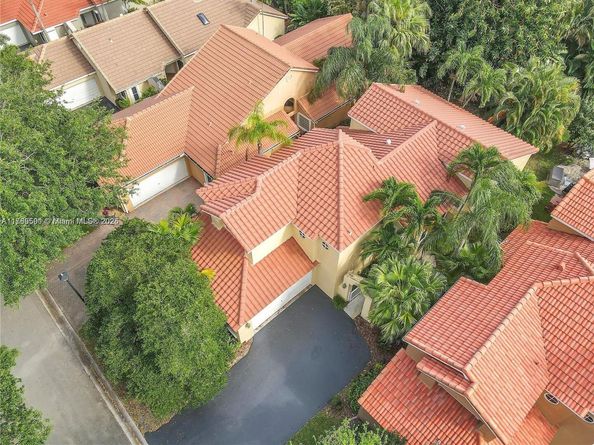 10132 NW 4th street, Plantation FL 33324