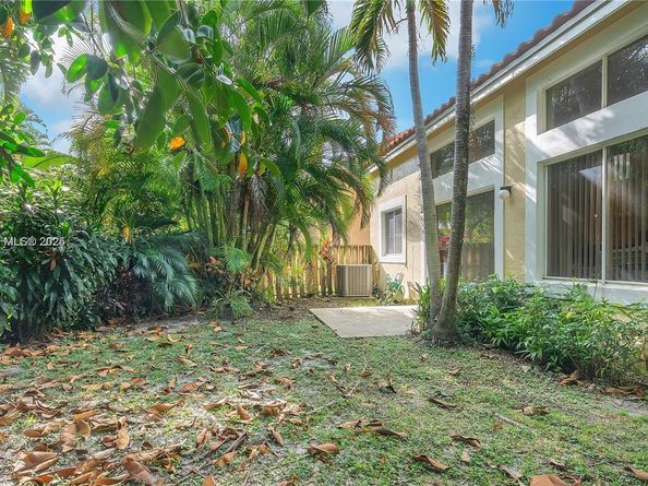 10132 NW 4th street, Plantation FL 33324