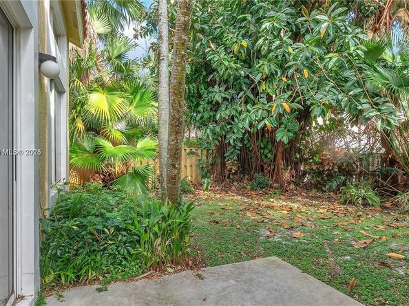 10132 NW 4th street, Plantation FL 33324
