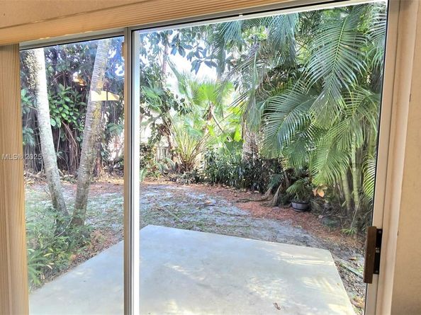 10132 NW 4th street, Plantation FL 33324