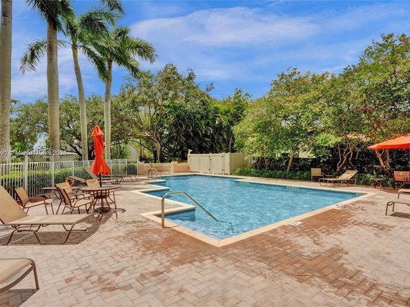 10132 NW 4th street, Plantation FL 33324