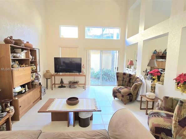 10132 NW 4th street, Plantation FL 33324