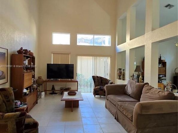 10132 NW 4th street, Plantation FL 33324