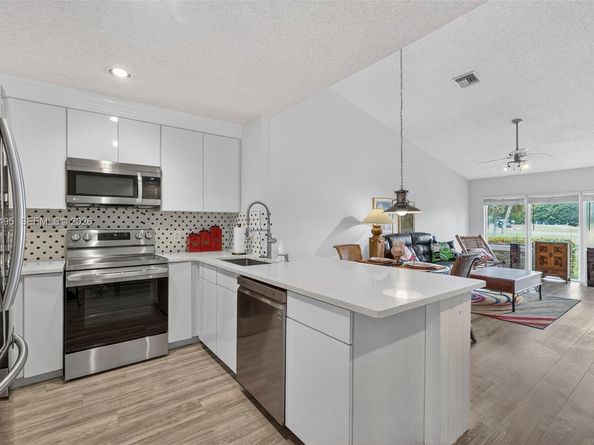 6744 N Pine Island Rd, Tamarac FL 33321