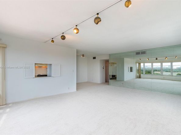 2500 NE 48th Ln 802, Fort Lauderdale FL 33308