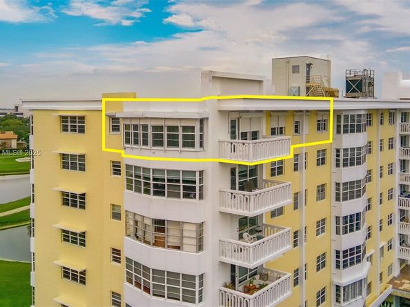2500 NE 48th Ln 802, Fort Lauderdale FL 33308
