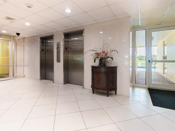 2500 NE 48th Ln 802, Fort Lauderdale FL 33308