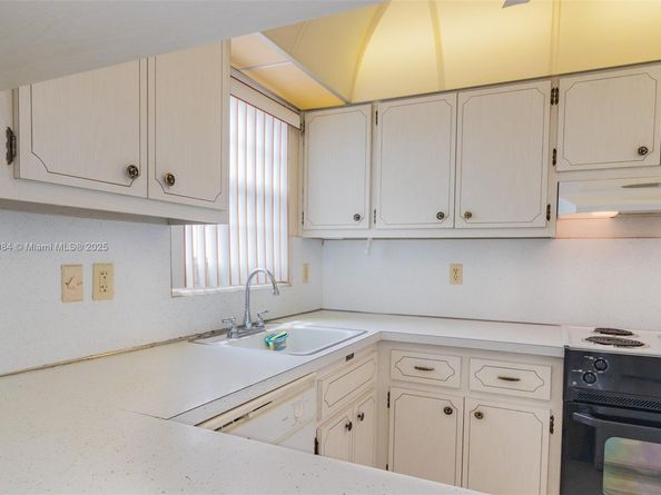 2500 NE 48th Ln 802, Fort Lauderdale FL 33308