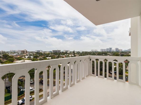 2500 NE 48th Ln 802, Fort Lauderdale FL 33308