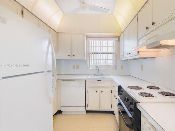 2500 NE 48th Ln 802, Fort Lauderdale FL 33308