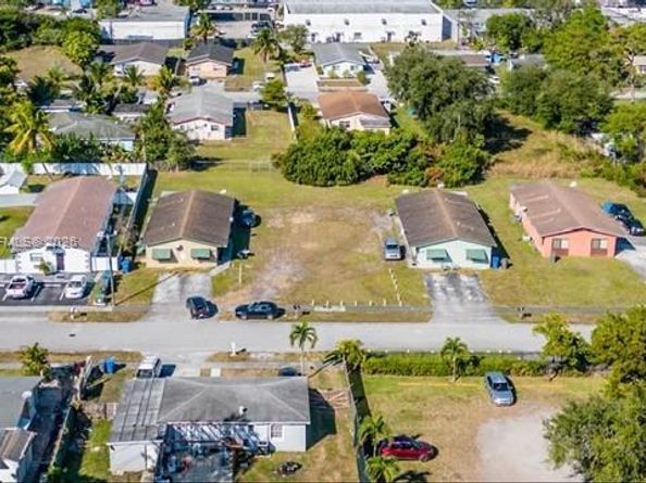 5701 SW 27th St, West Park FL 33023