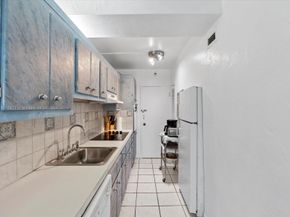 100 Lincoln Rd 830, Miami Beach FL 33139
